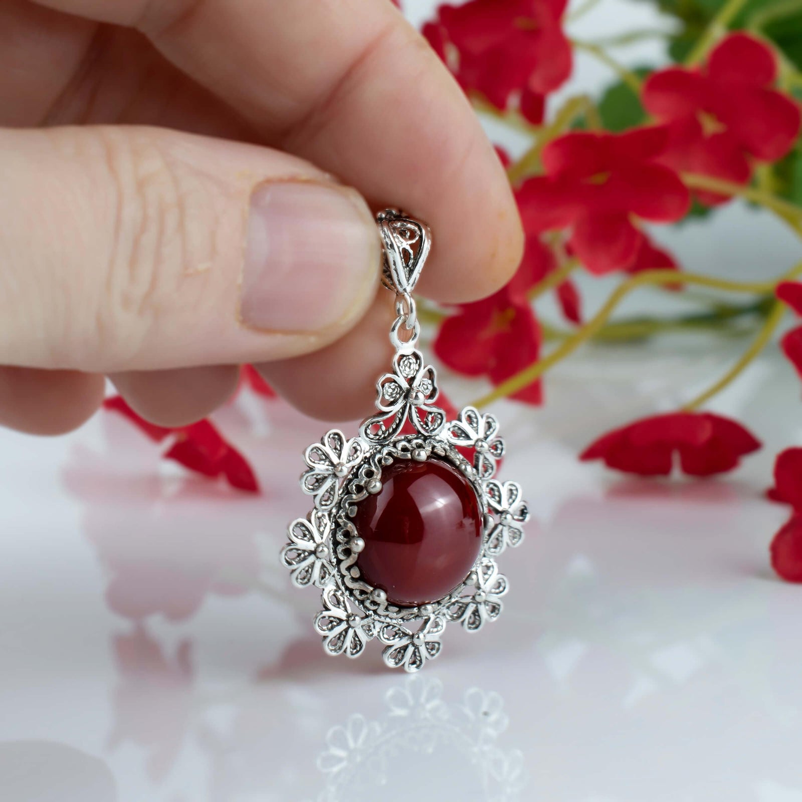 Sterling Silver Filigree Art Carnelian Gemstone Floral Design Women Pendant