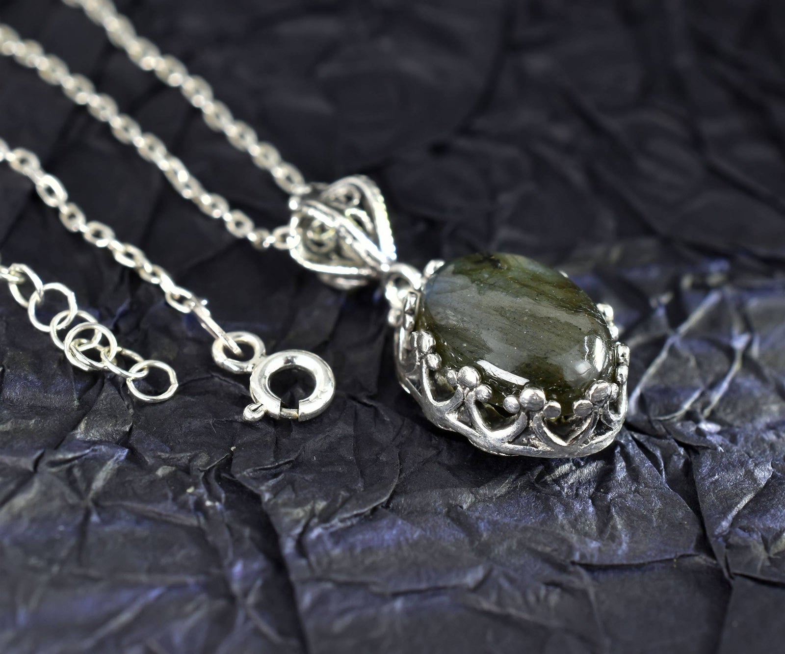 925 Silver Filigree Crown Labradorite Gemstone Woman Pendant