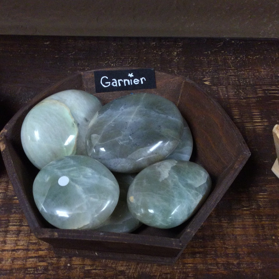 Garnierite Palm Stones