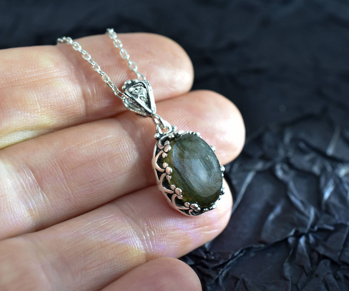925 Silver Filigree Crown Labradorite Gemstone Woman Pendant