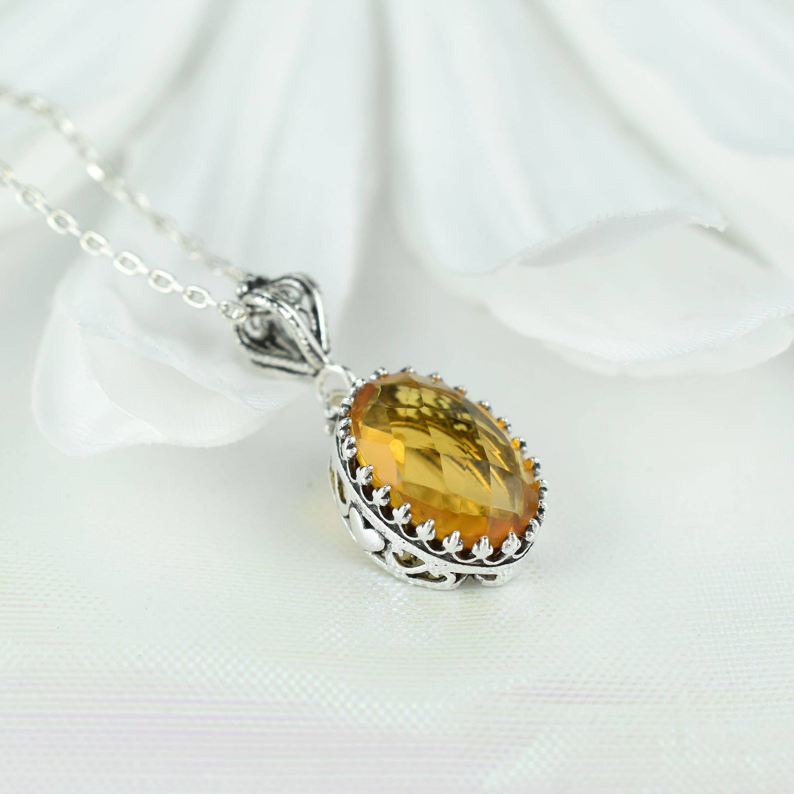 925 Silver Filigree Heart Detailed Citrine Gemstone Woman Pendant