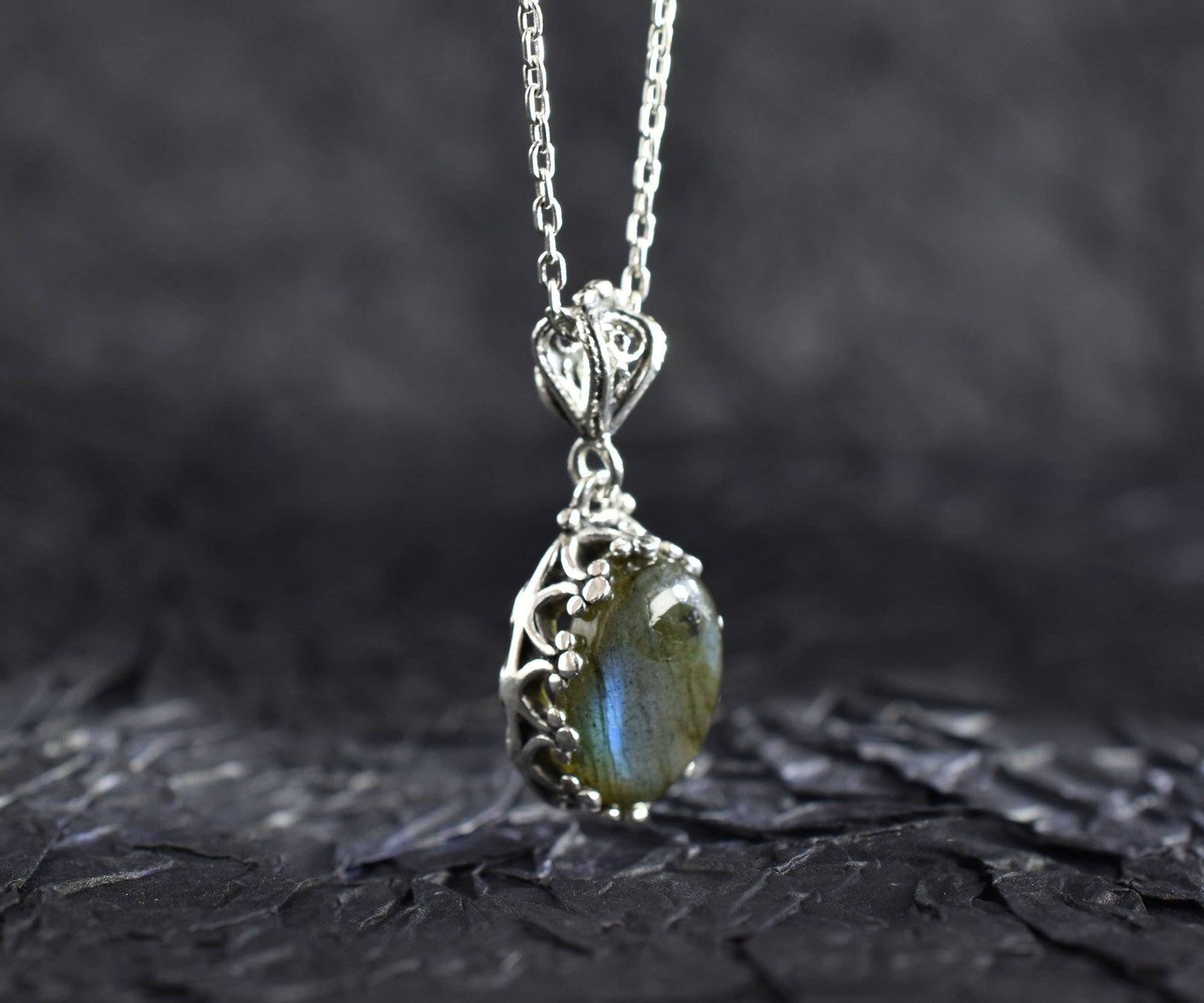 925 Silver Filigree Crown Labradorite Gemstone Woman Pendant