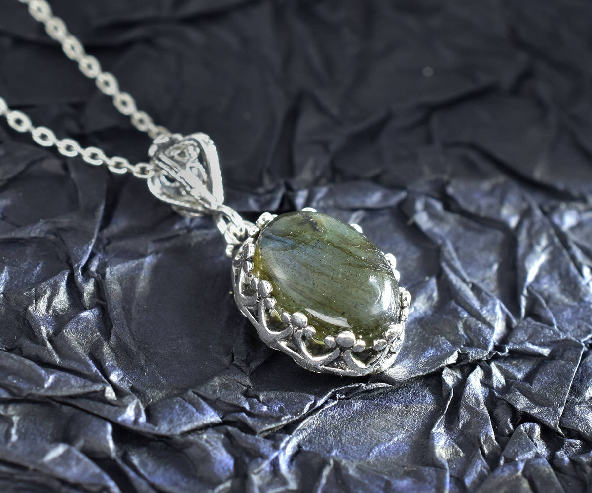 925 Silver Filigree Crown Labradorite Gemstone Woman Pendant