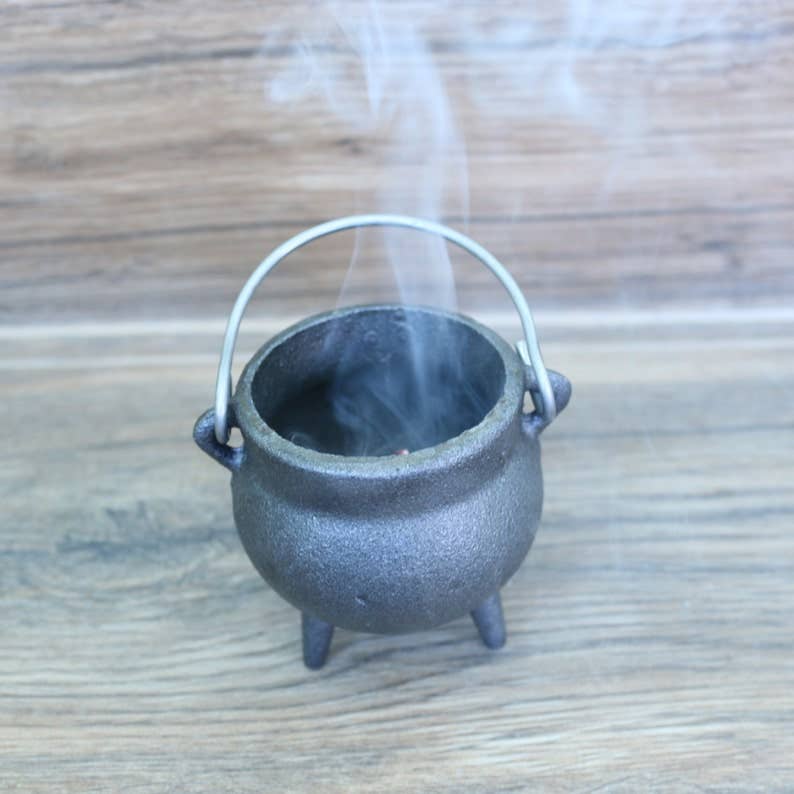 Cast Iron Cauldron w/ Lid - Mini Hand of Hamsa (3.5 in.)