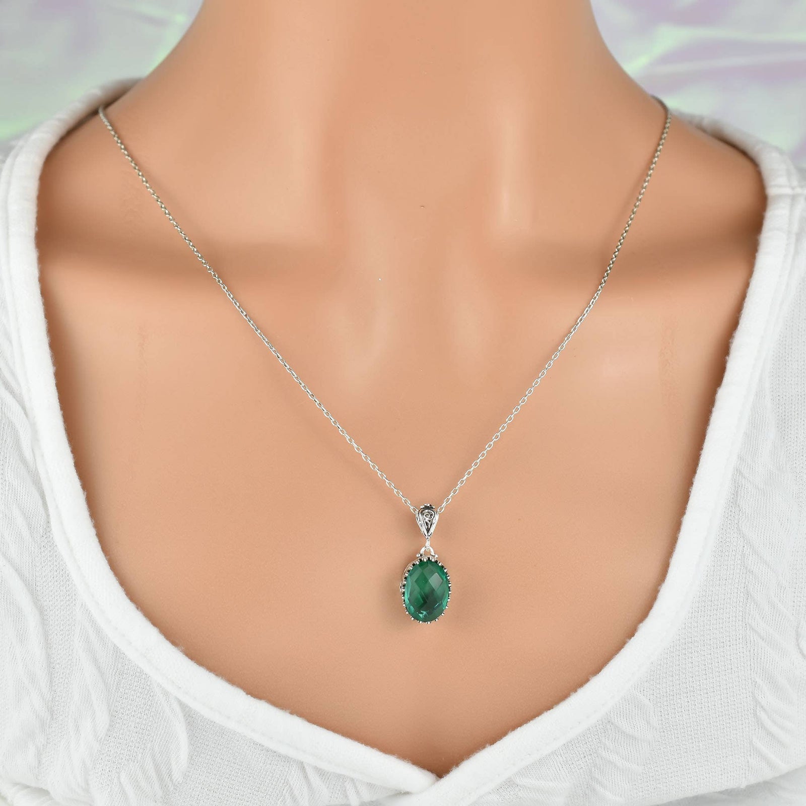 925 Silver Filigree Heart Detailed Emerald Gemstone Woman Pendant