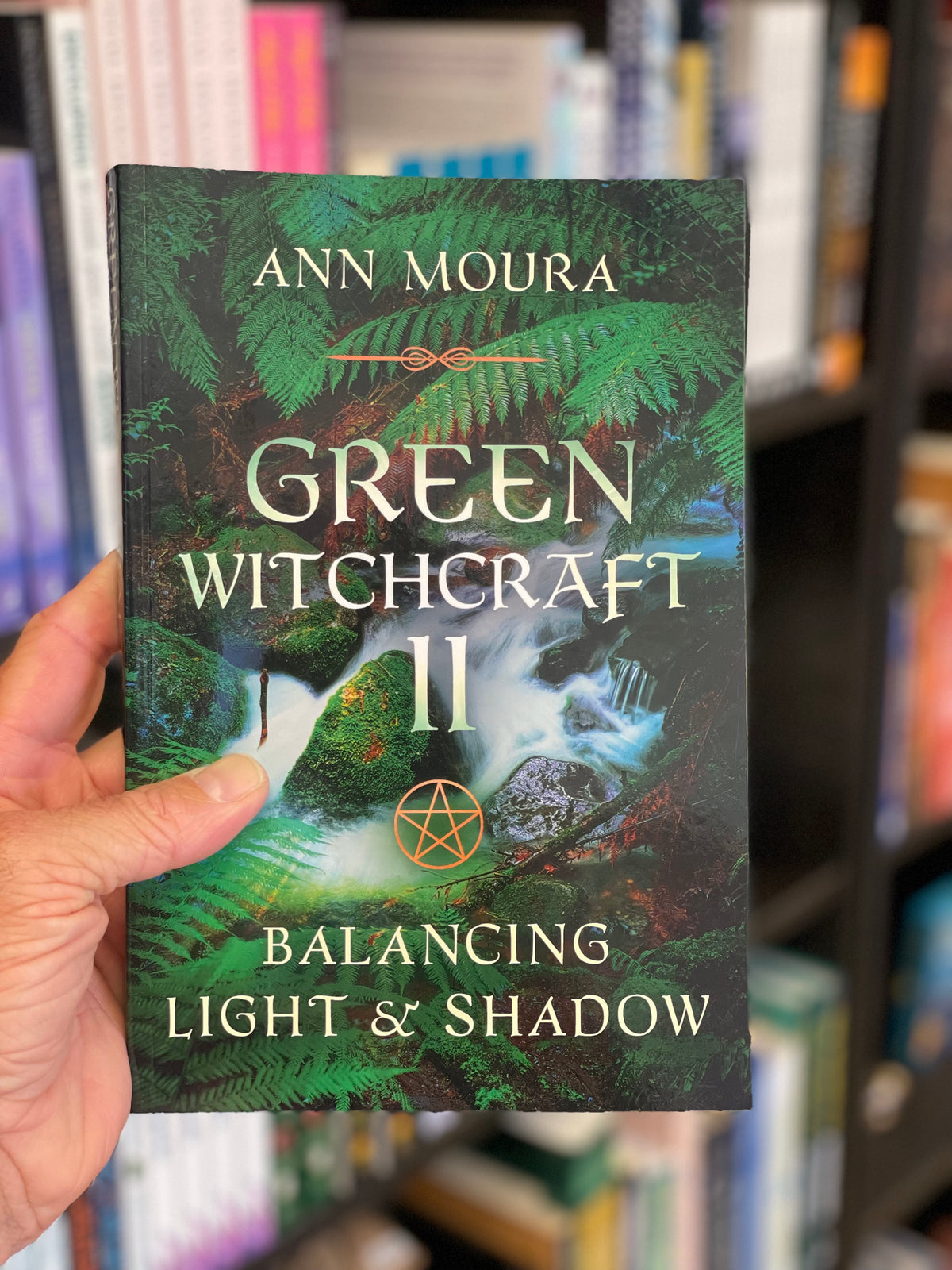Green Witchcraft ll : Balancing Light & Shadow - Moura
